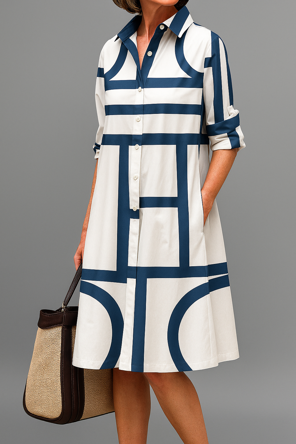 Robe midi blanche à rayures et motifs bleus, col chemise boutonné, manches trois-quarts