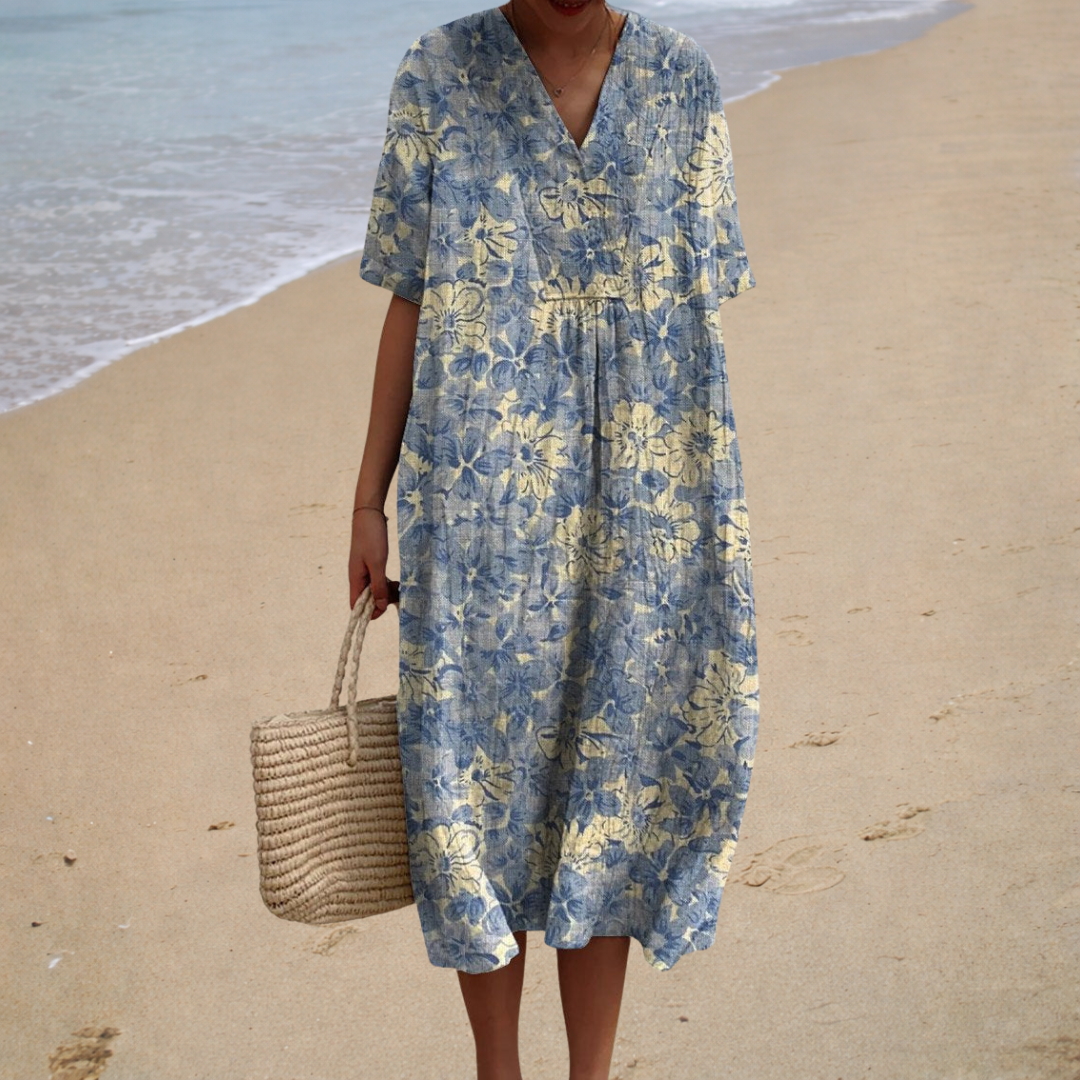 Robe longue en coton à imprimé floral bleu, encolure en V, manches courtes et taille froncée.