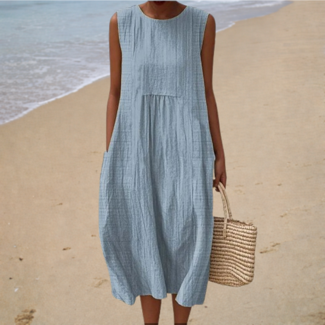 Robe midi minimaliste sans manches, rayée bleu clair et blanche, coupe ample.