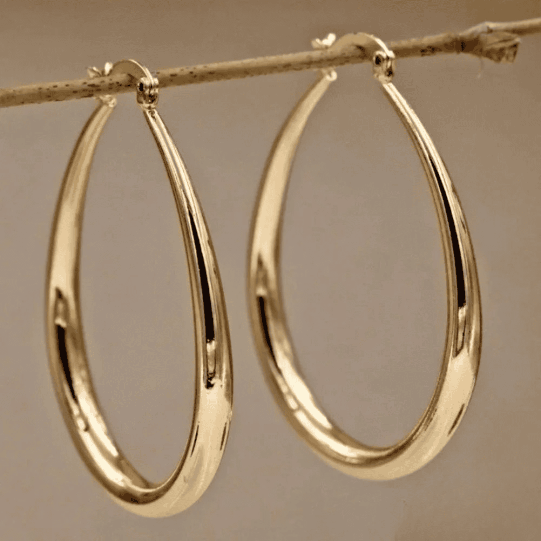 Boucles d’oreilles créoles ovales en or, finitions lisses, fermoir discret