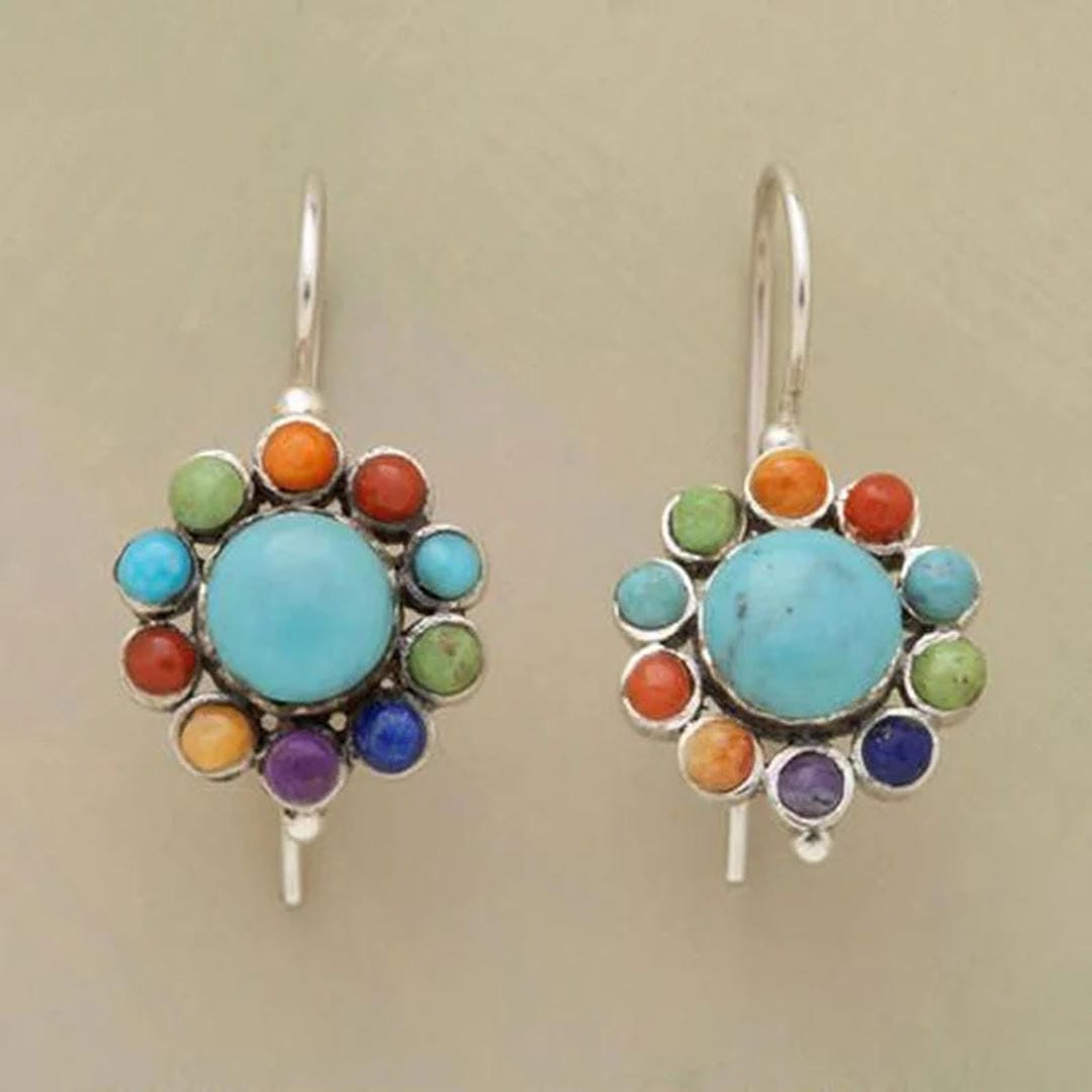Boucles d’oreilles créoles argentées : cabochon turquoise et pierres colorées