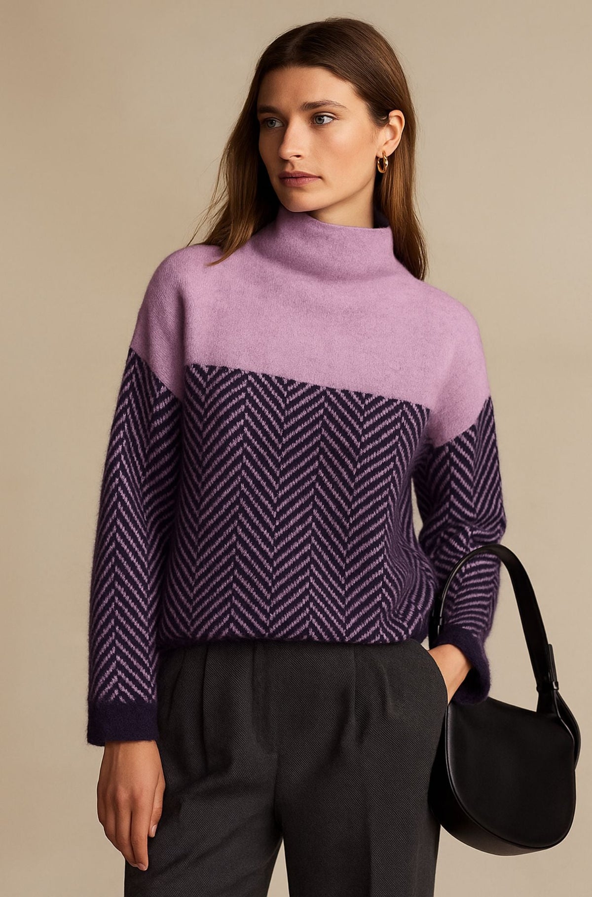 Pull en cachemire à col roulé violet avec empiècement chevrons foncés