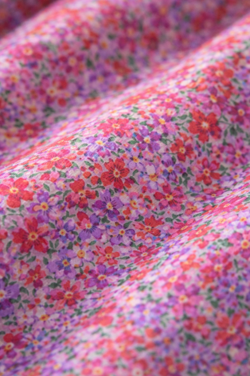 Robe d’été fleurie multicolore, tissu léger à fleurs