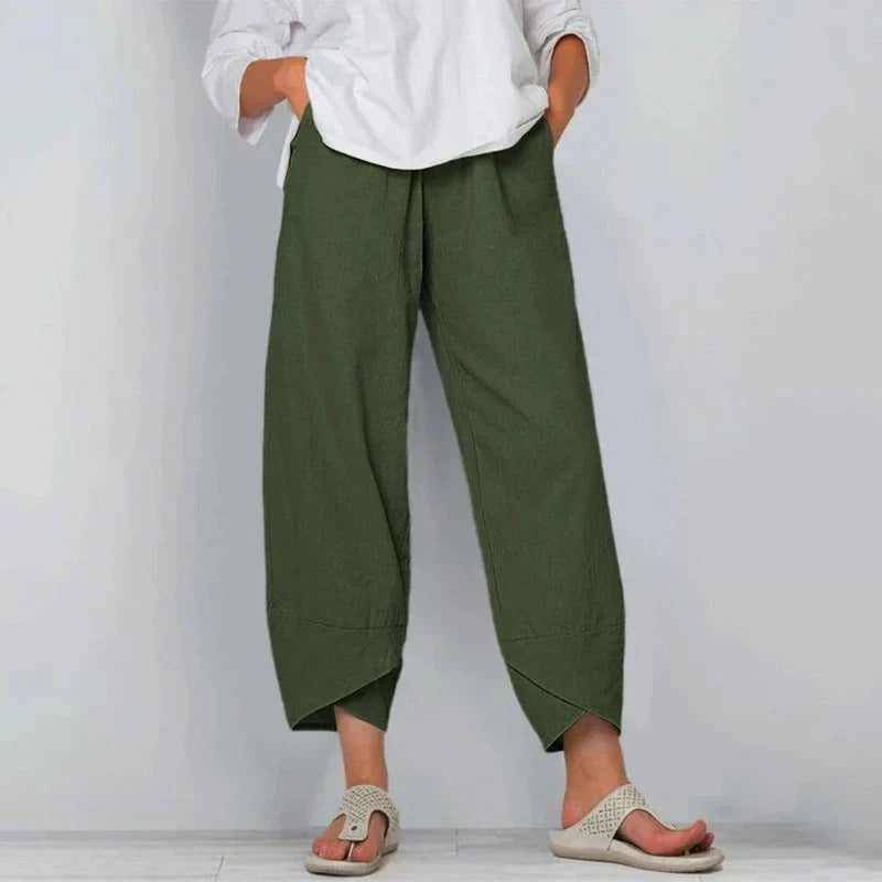 Pantalon d’été vert militaire ample 7/8, taille élastique, ourlet asymétrique.