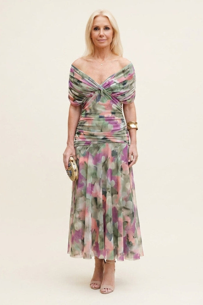 Robe longue drapée en tulle floral, épaules dénudées, nœud au buste