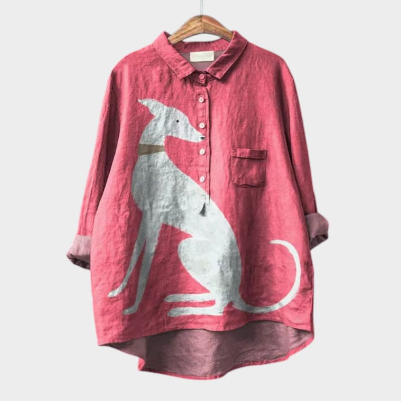 Chemisier en lin rose, motif chien gris et blanc, col chemise boutonné, coupe ample.