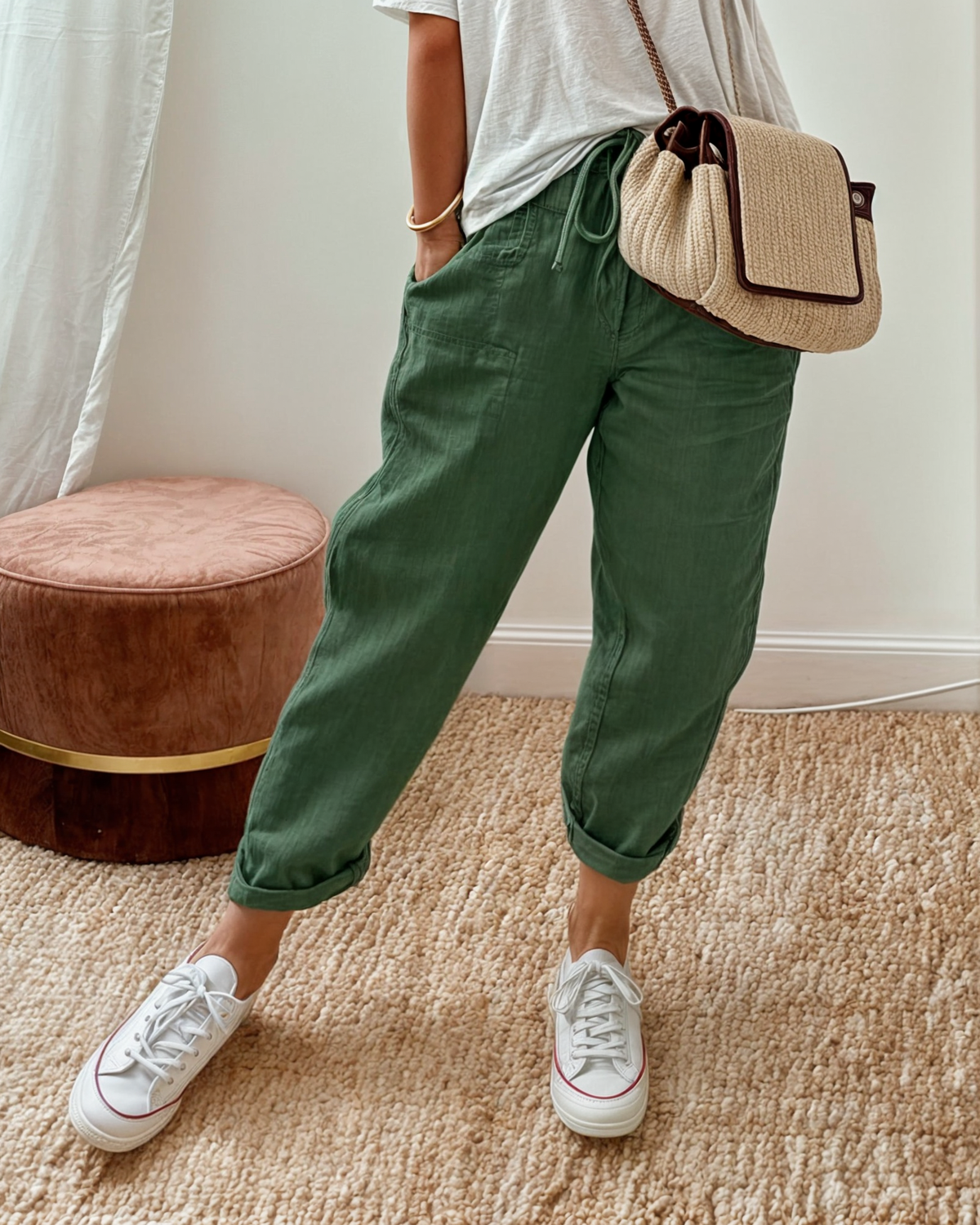 Pantalon chic décontracté vert, taille élastique, poches, bas resserré.