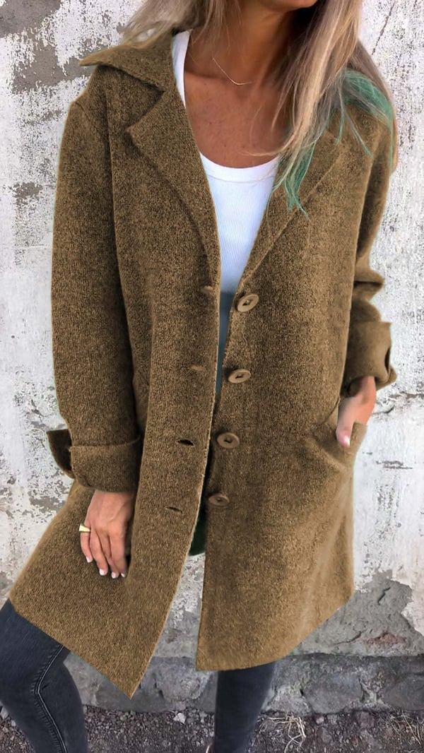 Manteau mi-long kaki à col châle, boutonné devant, style minimaliste avec poches.