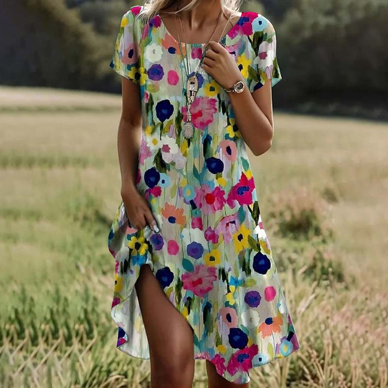 Robe fleurie estivale à manches courtes, encolure carrée et fente latérale