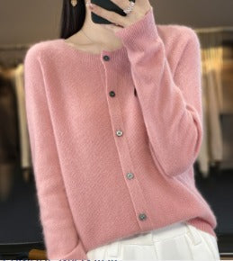 Pull douillet en cachemire Manon rose clair, boutonné devant, manches longues