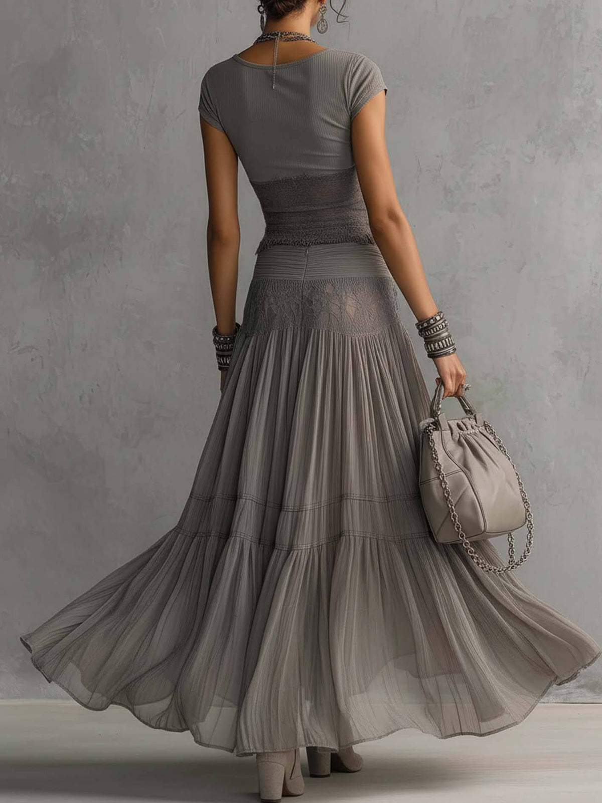 Ensemble haut gris transparent manches courtes et jupe longue plissée superposée