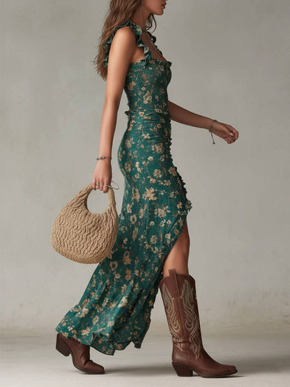 Robe longue verte à fleurs, encolure carrée, manches à volants et fente