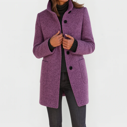 Manteau mi-long en laine violet à boutons, col montant et poches plaquées