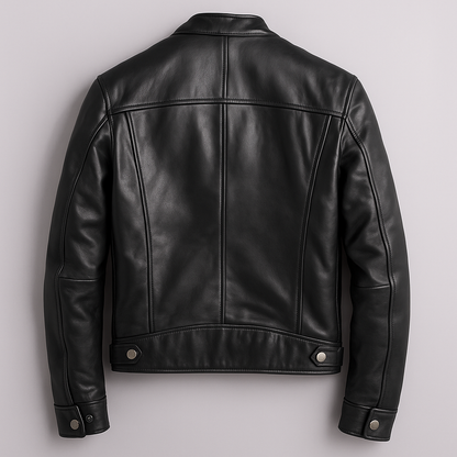 Veste vintage en cuir noire zippée, vue dos avec coutures verticales et patte