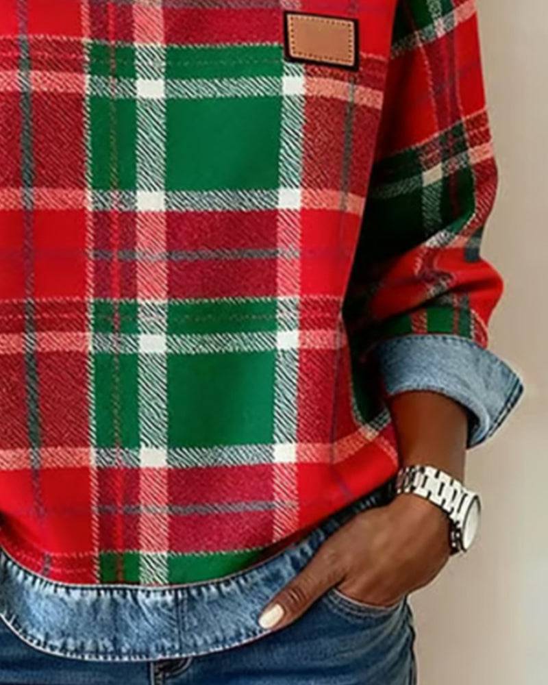 Sweat-shirt denim à carreaux rouges et verts, col denim, étiquette marron.