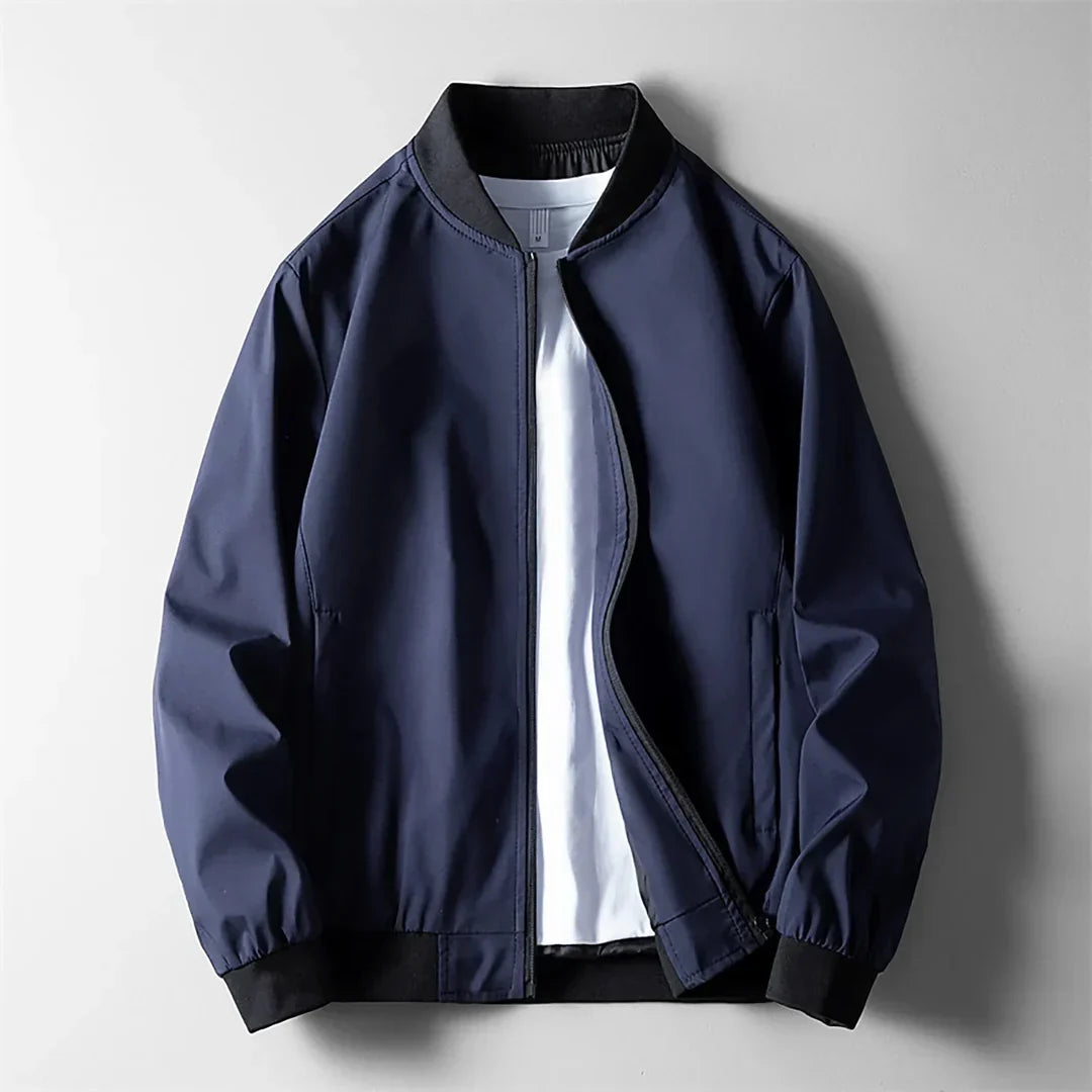 Blouson bomber coupe-vent bleu marine, fermeture zippée, col montant, poignets côtelés