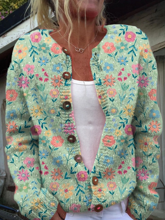 Cardigan femme vintage à fleurs bleu clair, manches longues et boutons marron.
