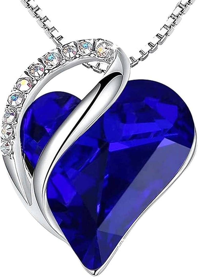 Collier argenté pendentif cœur bleu saphir serti motif ciselé maillons