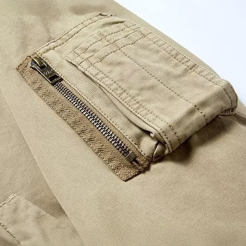 Blouson bomber vintage Sauveur, détail poche zippée et fermeture sur tissu beige