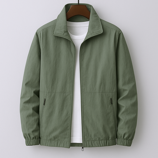 Veste légère d’été vert, fermeture zippée, col chemise, deux poches zippées.