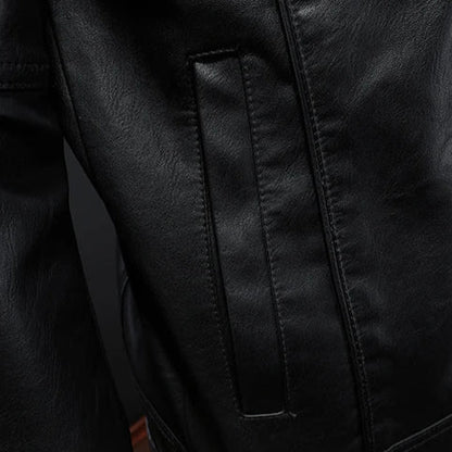 Veste en cuir noire Camden, détail de couture et empiècement vertical