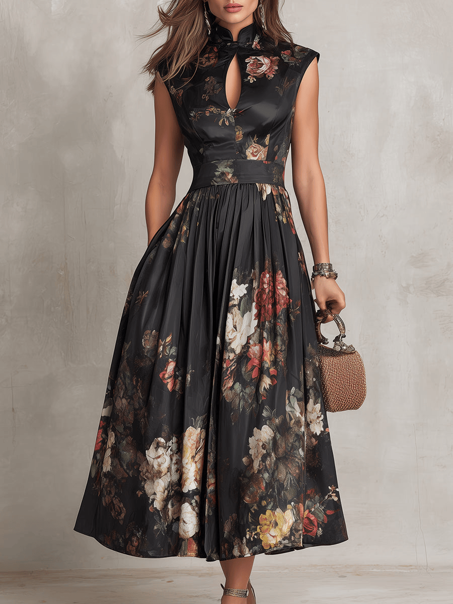 Robe mi-longue noire satin plissé, imprimé floral, col trou de serrure, taille froncée.