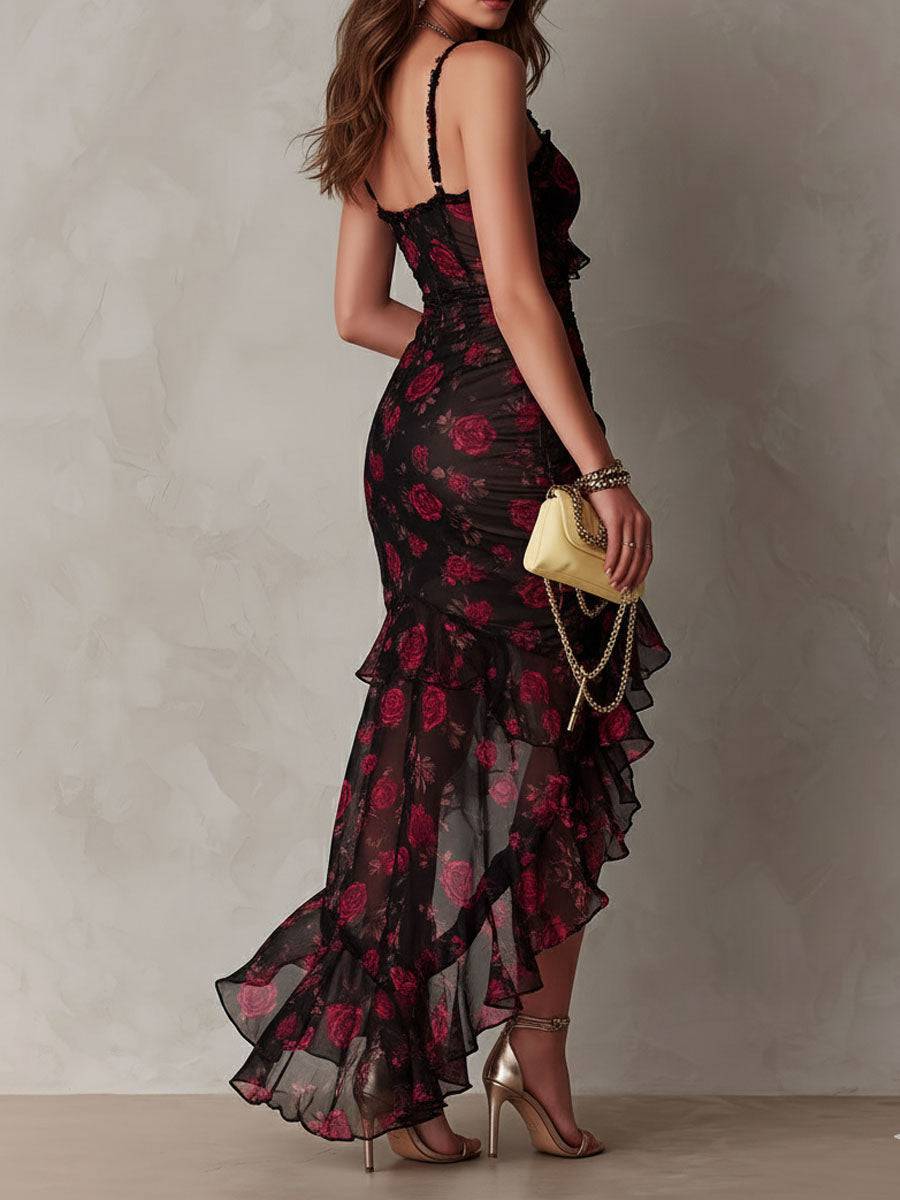 Robe noire à fleurs rouges, volants superposés, fente et jupe fluide