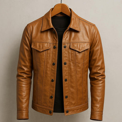 Veste en cuir marron, vue de face avec deux poches et boutons pression