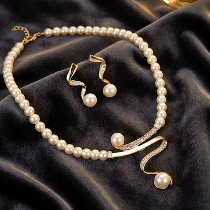 Parure perles élégante : collier et boucles d’oreilles goutte, pendentif vague strass