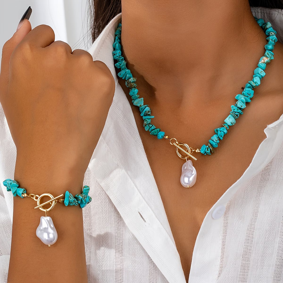 Collier et bracelet perles turquoise avec perles blanches pendantes et fermoir doré