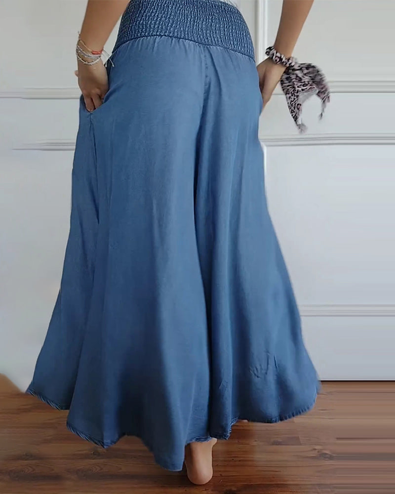 Pantalon ample bleu, vue dos avec taille élastique froncée, jambes larges