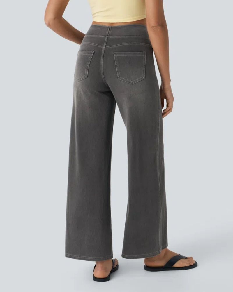 Jean à jambe large gris foncé, coupe ample, poches avant et surpiqûres