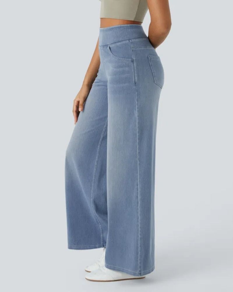 Jean à jambe large bleu clair, vue de dos, poche arrière et surpiqûres