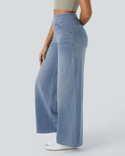 Jean à jambe large bleu clair, vue de dos, poche arrière et surpiqûres