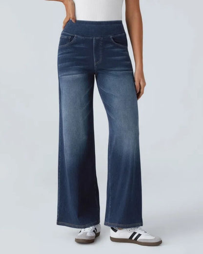 Jean à jambe large en denim bleu moyen, taille mi-haute, poches devant et derrière.