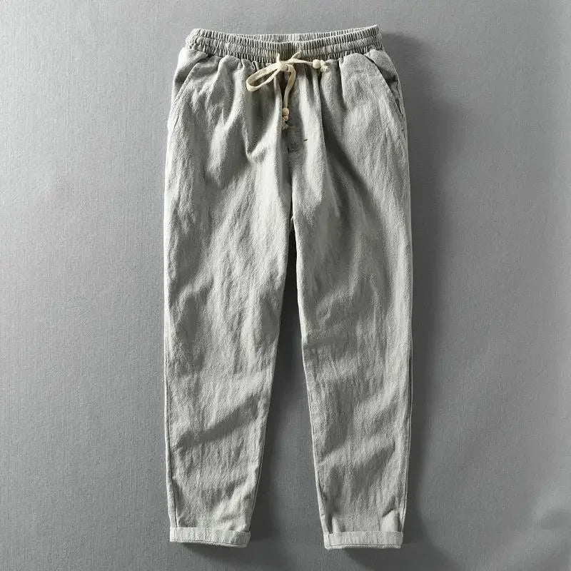 Pantalon décontracté gris clair, taille élastique, cordon de serrage à nœud.