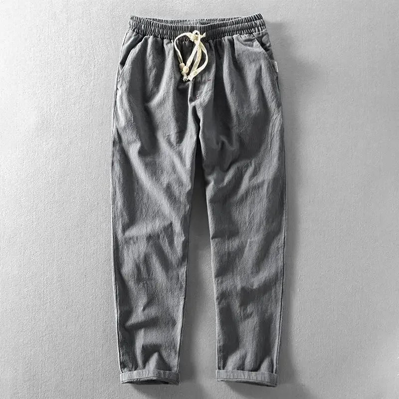 Pantalon décontracté gris, taille élastique, cordon de serrage avec embouts.