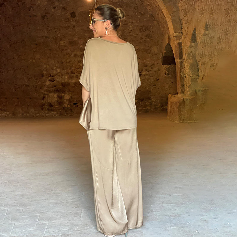 Ensemble satin brillant ivoire : haut ample col V au dos, pantalon large fluide
