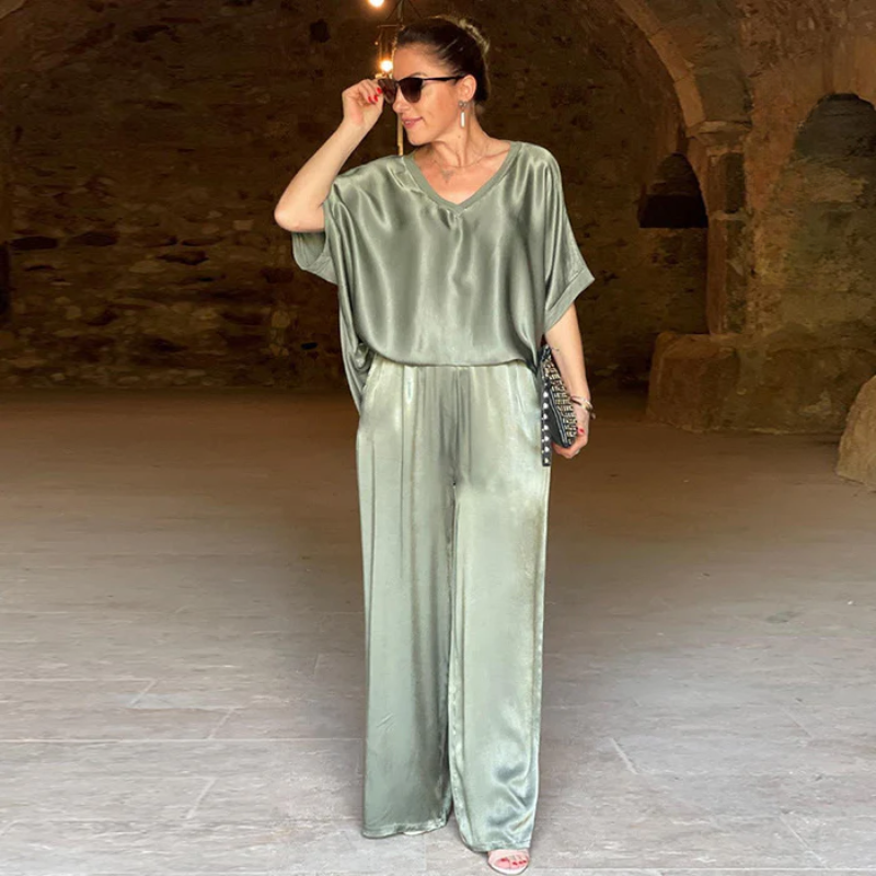 Ensemble satin brillant vert : haut ample col V, manches chauve-souris, pantalon large