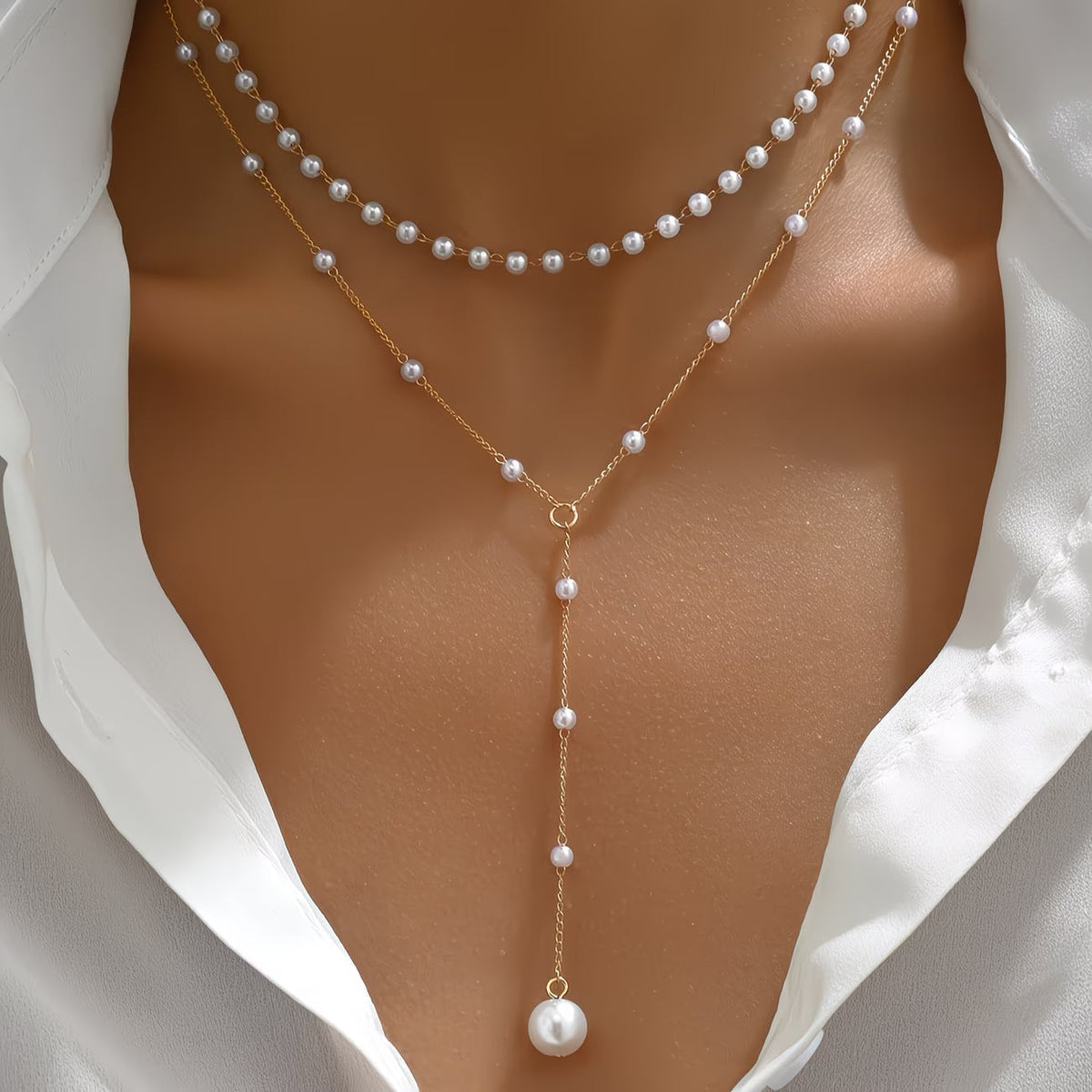 Collier en perles blanches dégradées, chaîne dorée, long pendentif perle au centre