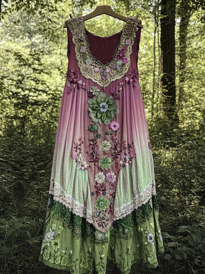 Robe bohème en lin rose et vert, appliqués floraux et dentelle au col