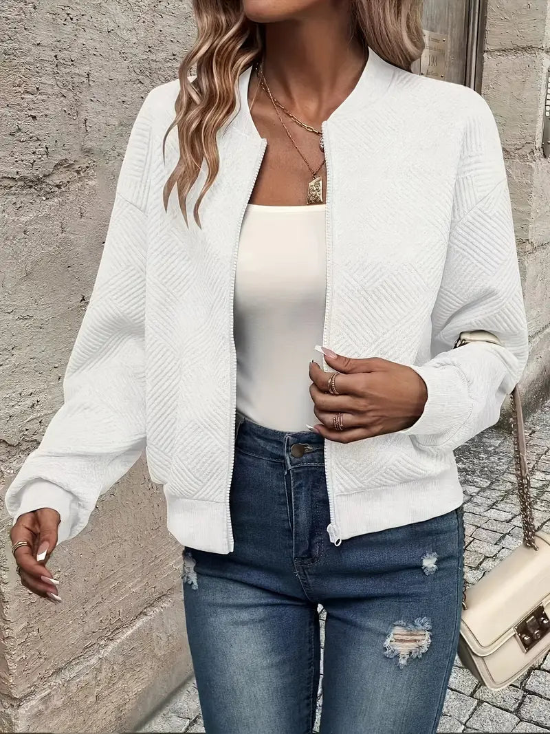 Veste légère beige à fermeture éclair, manches longues, texture côtelée.