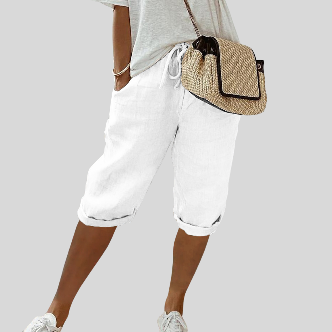 Short fluide blanc à taille élastique et cordon, bas retroussé, mi-cuisse