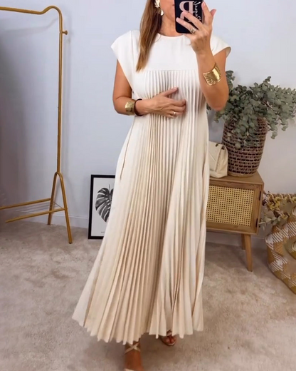 Robe longue plissée écrue, encolure ronde, manches courtes, coupe fluide