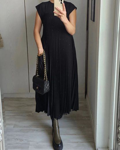 Robe longue noire plissée verticale, manches courtes, coupe droite