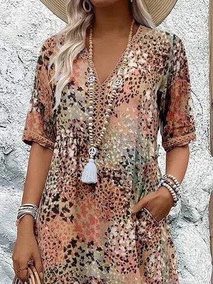 Robe midi à manches courtes, décolleté V, motif multicolore et boutons devant, pompon