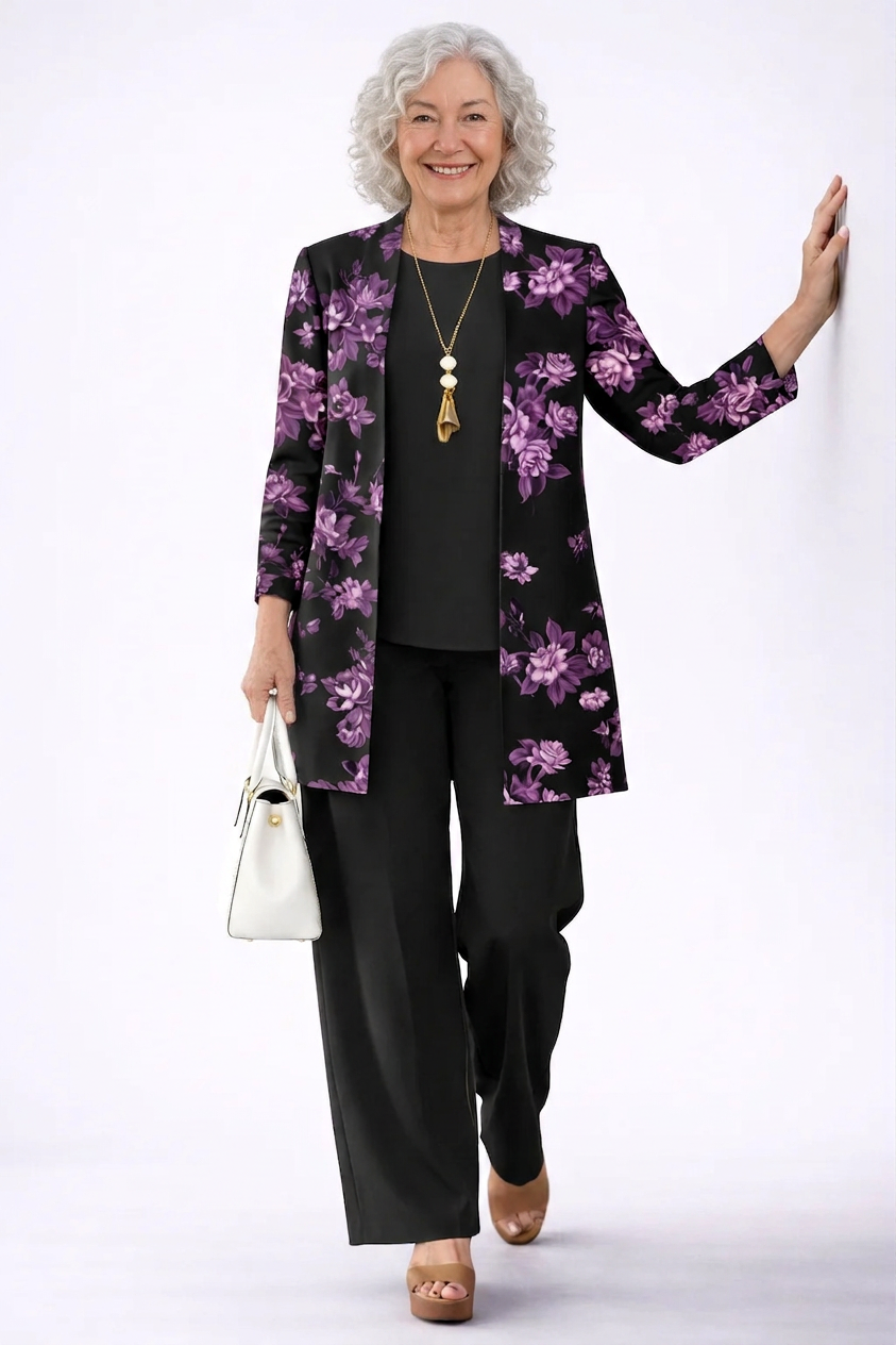 Ensemble 3 pièces noir : veste longue à fleurs roses, haut uni et pantalon