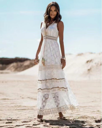 Robe bohème écru sans manches, encolure V et finitions brodées à volants