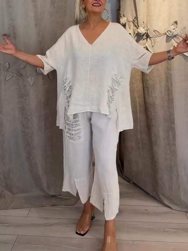 Ensemble deux pièces blanc cassé : blouse ample encolure V et pantalon droit capri