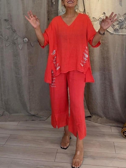 Ensemble deux pièces rouge : blouse ample décolleté V et pantalon fluide assorti